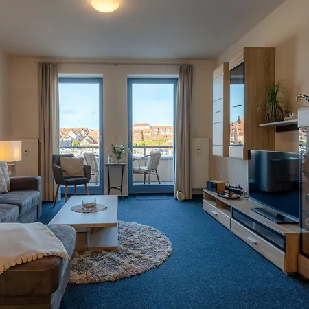 Hafenliebe Mit Blick Ueber Den Warener Stadthafen Waren  Exterior photo