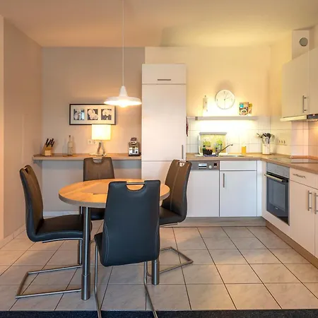 Hafenliebe Mit Blick Ueber Den Warener Stadthafen Waren  Exterior photo