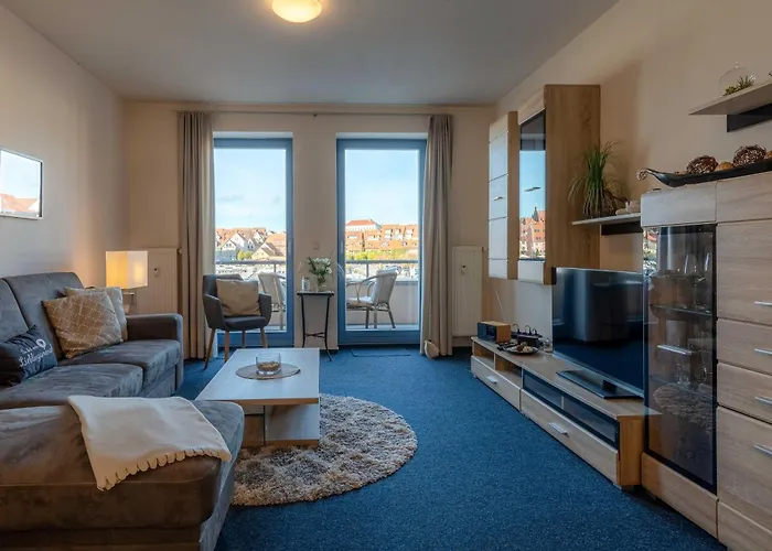 Hafenliebe Mit Blick Ueber Den Warener Stadthafen